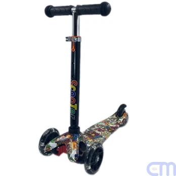 TRIRATIS PASPIRTUKAS SCOOTER GRAFFITI