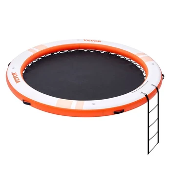 Pripučiama vandens platforma su trampoline