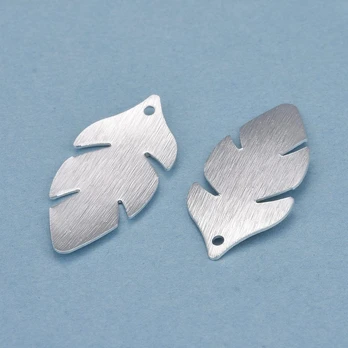 Žalvarinis pakabukas "Lapas" 30x13x1 mm. 2 vnt