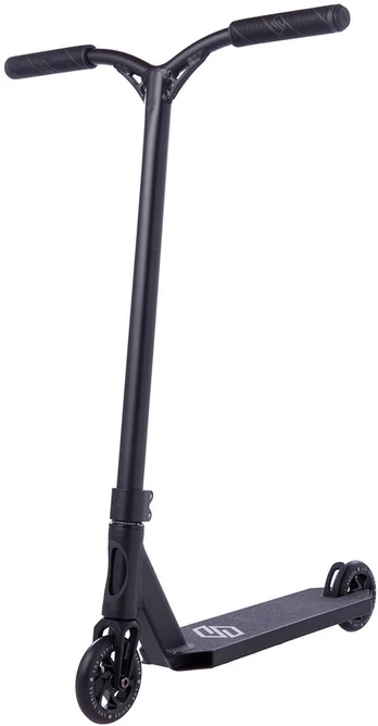 Triukinis paspirtukas Striker Lux Pro, Juodas