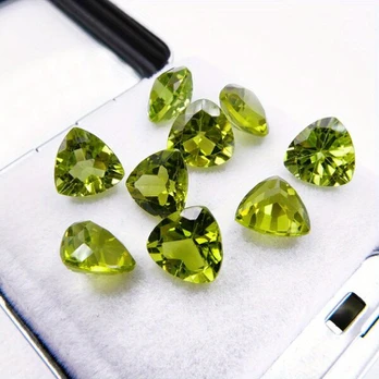 Trikampis peridotas 4 mm
