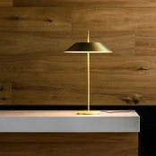 Vibia Mayfair LED stalo lempa, matinis auksas