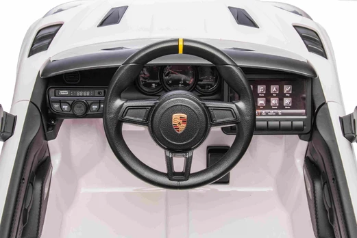 Porsche 718 vehicle Baltas