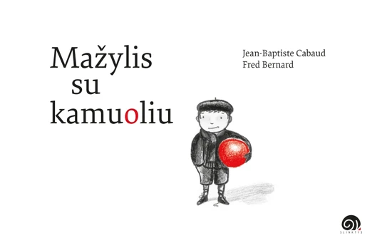 Mažylis su kamuoliu