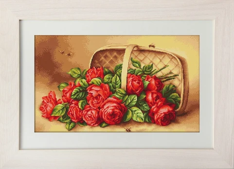 Basket of roses SG499