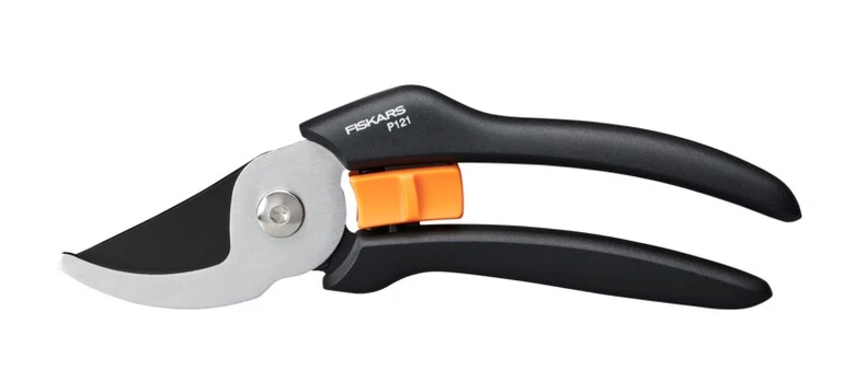 Sekatorius prasilenkiančiais ašmenimis Fiskars Solid P121