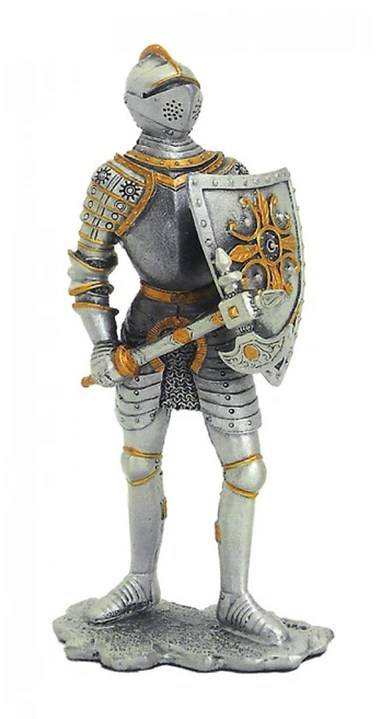 Statulėlė kareivis su kirviu. Aukštis 11cm.