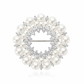 Troli Charming pearl brooch with crystals Sidabrinis