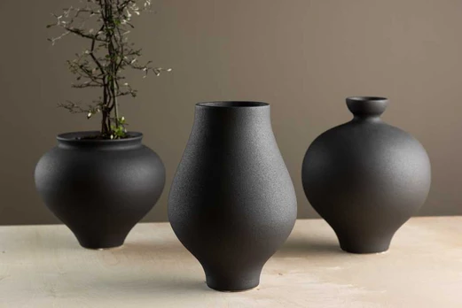 Venture Design Vaza, stovas, juoda
