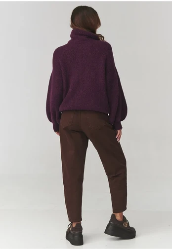 Violetinis oversized megztinis su golfu Makadamia
