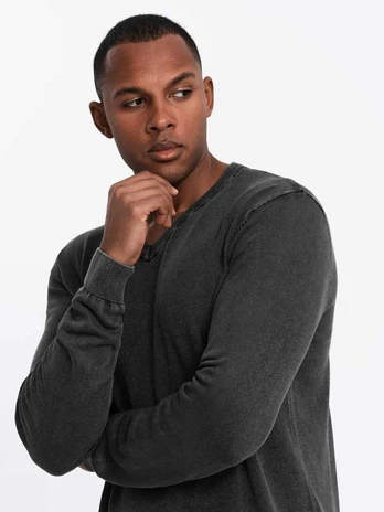 washed men's pullover with a v-neck - juodas v1 om-swos-0108