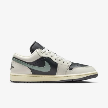 Air Jordan 1 Low - Dydis 40.5 (DC0774-001 Laisvalaikio batai)