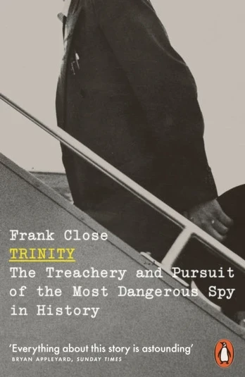 KNYGA Frank Close Trejybė