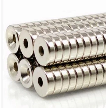 Neodimio apvalus magnetas su M3 skyle 10x3x3mm
