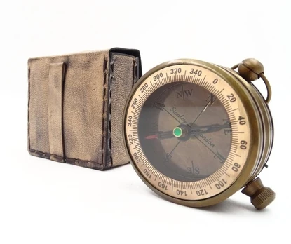 Žalvarinis retro kompasas odiniame dėkle - C0006