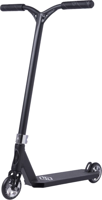 Triukinis paspirtukas Striker Lux Pro, Black/Chrome