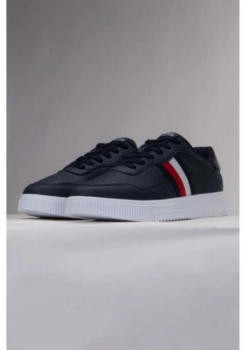 Tommy Hilfiger bateliai