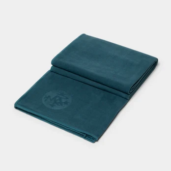 Jogos rankšluostis Manduka eQua® Yoga Mat Towel (Ilgis: 182 cm,Spalva: Sage Solid)