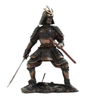 Samurajus su Yoroi šarvais. Aukštis: 24cm.