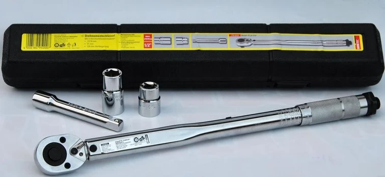 Dynamometrinis raktas 1/2" 28-210nm + antgaliai