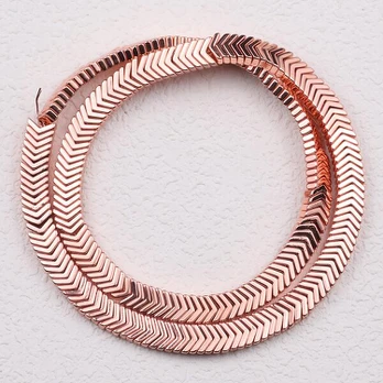 V formos karoliukai, Rose Golden