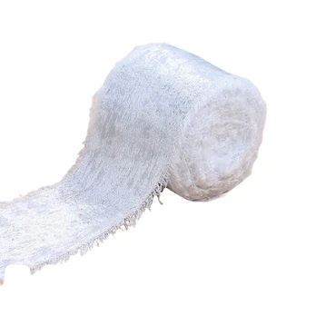 Pliušinė juosta, Baltas