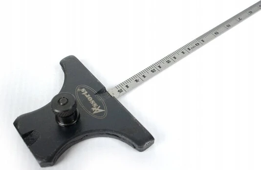 Matuoklis 0-150 mm su kampais