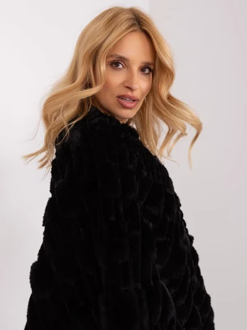Juodas oversize pončas