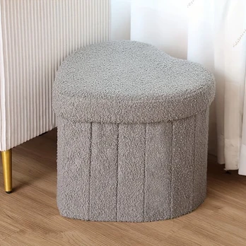 Kėdutė širdelė, Pilka