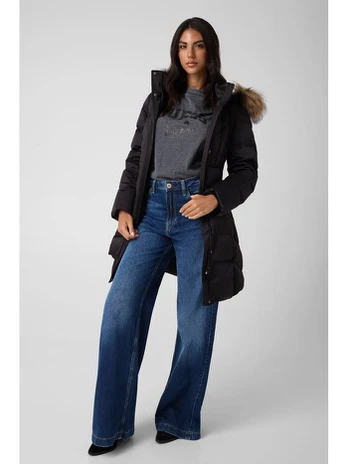 Guess Pūkinė striukė W6BL37 W4085 Juoda Classic Fit