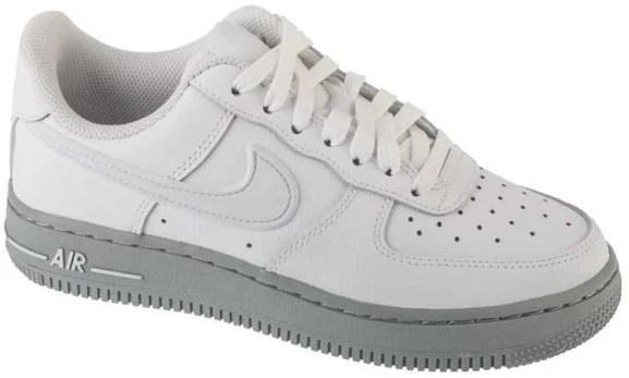 Nike bateliai
