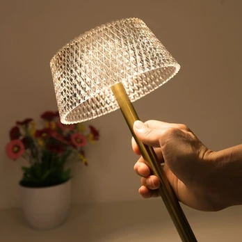 LED stalinė lempa