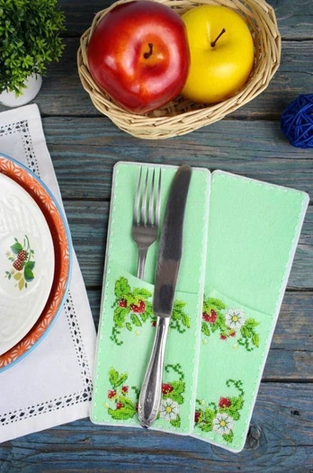 Cross-stitch kit for serving cutlery. Berry mood. 4 things ST-1028
