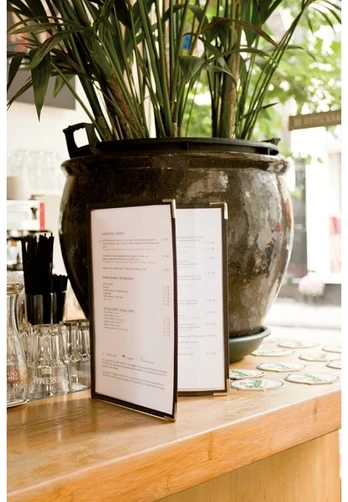 Securit ® A4 Crystal Bifold menu holder 32 x 23,7 x 1,5 cm, ruda (MC3-CYA4-BR2)