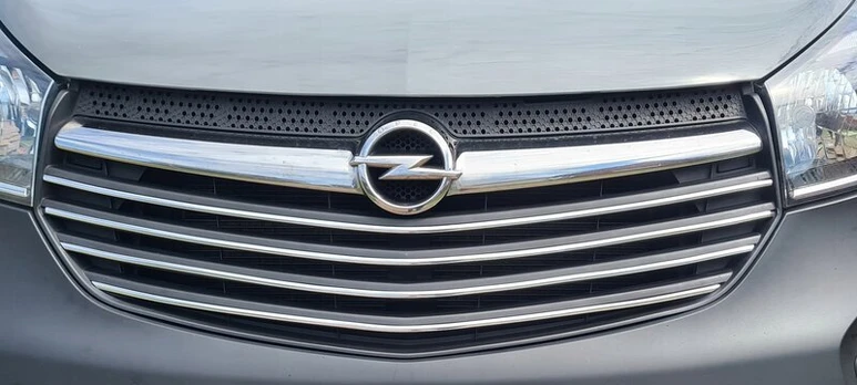 Opel VIVARO - CHROM GRILL grotelės bamperio apdaila