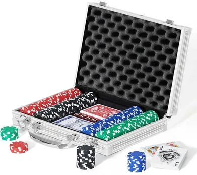 Pokerio rinkinys su lagaminu