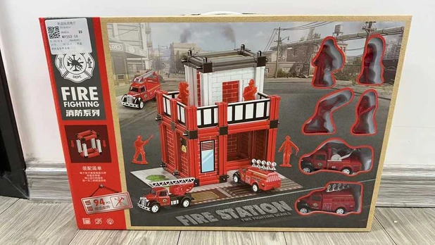 Roger Fire Department Garage Set + Accessories and Figures