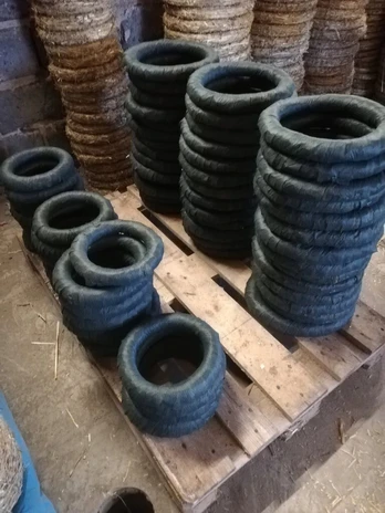 Šiaudinis vainikas 25cm/4cm 10vnt flizelinas