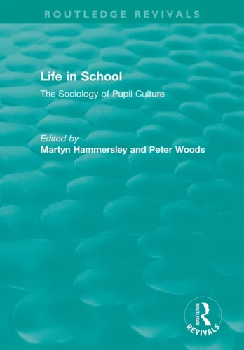 Life in School - Minkštas viršelis