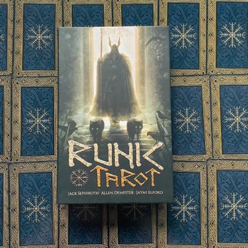 Runic Tarott Kit kortos ir knyga