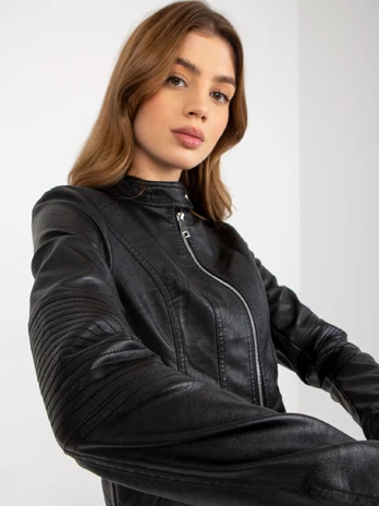 Striukė juoda