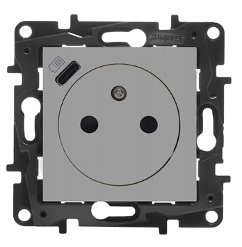 Legrand Niloe Step 863338 sieninis elektros lizdas su Usb-c