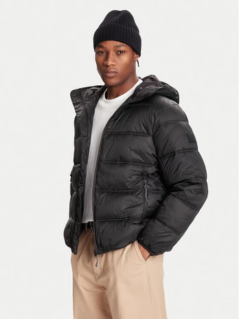 Tommy Jeans Žieminė striukė DM0DM22044 Juoda Regular Fit