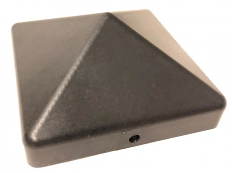 Medinio stulpo dangtelis 7 x 7 cm