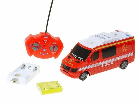 567436 Automobiliukas su radiju ir akumuliatoriumi.
