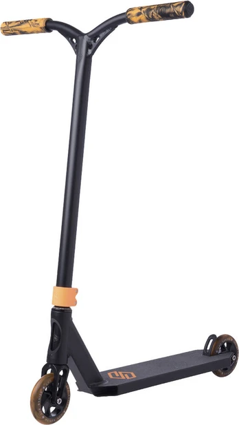 Triukinis paspirtukas Striker Lux Pro, Black/Orange