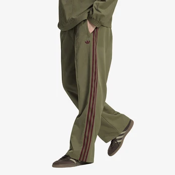 adidas Britcore Trackpant Olive Strata - Dydis L (KW2022 Kelnės)