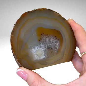 Agatas (pastatomas) 311g.