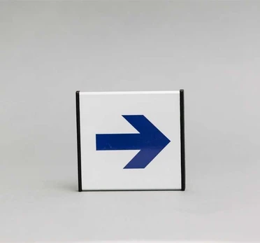 Ženklas informacinis 1.14 Kryptis, 93x93mm !