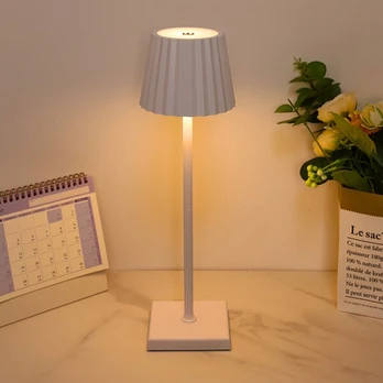 LED stalinė lempa